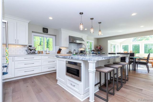 24924 Glenda Street, Novi, MI 48375