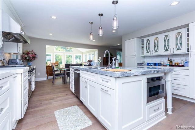 24924 Glenda Street, Novi, MI 48375