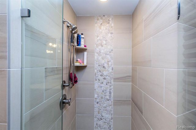 24924 Glenda Street, Novi, MI 48375