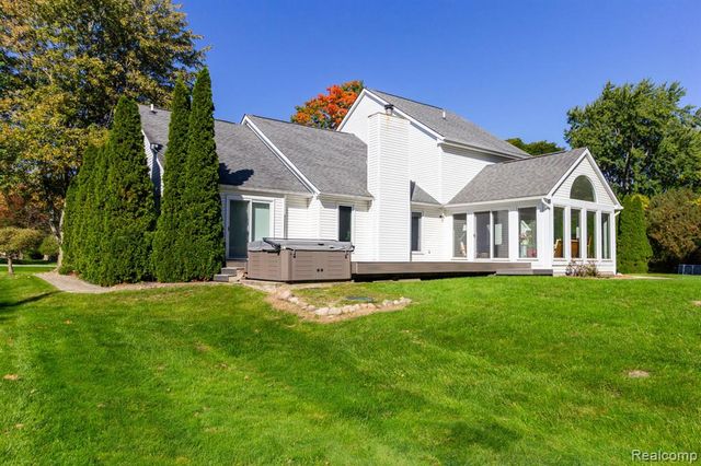 24924 Glenda Street, Novi, MI 48375