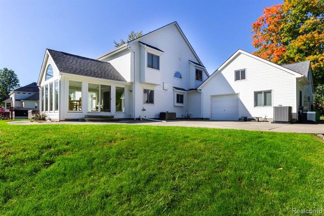 24924 Glenda Street, Novi, MI 48375