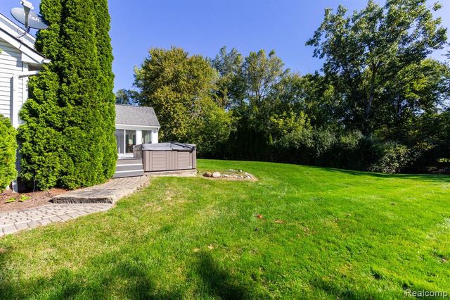 24924 Glenda Street, Novi, MI 48375