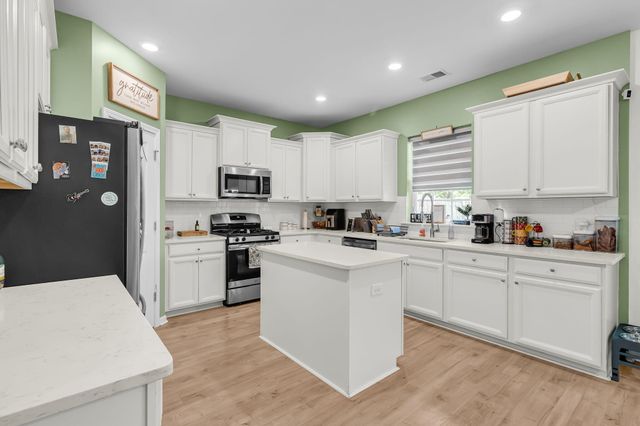 1009 Mossy Rock Drive, Summerville, SC 29485
