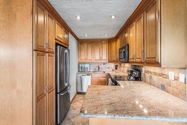 162-10 Powells Cove Boulevard 7D, Beechhurst, NY 11357