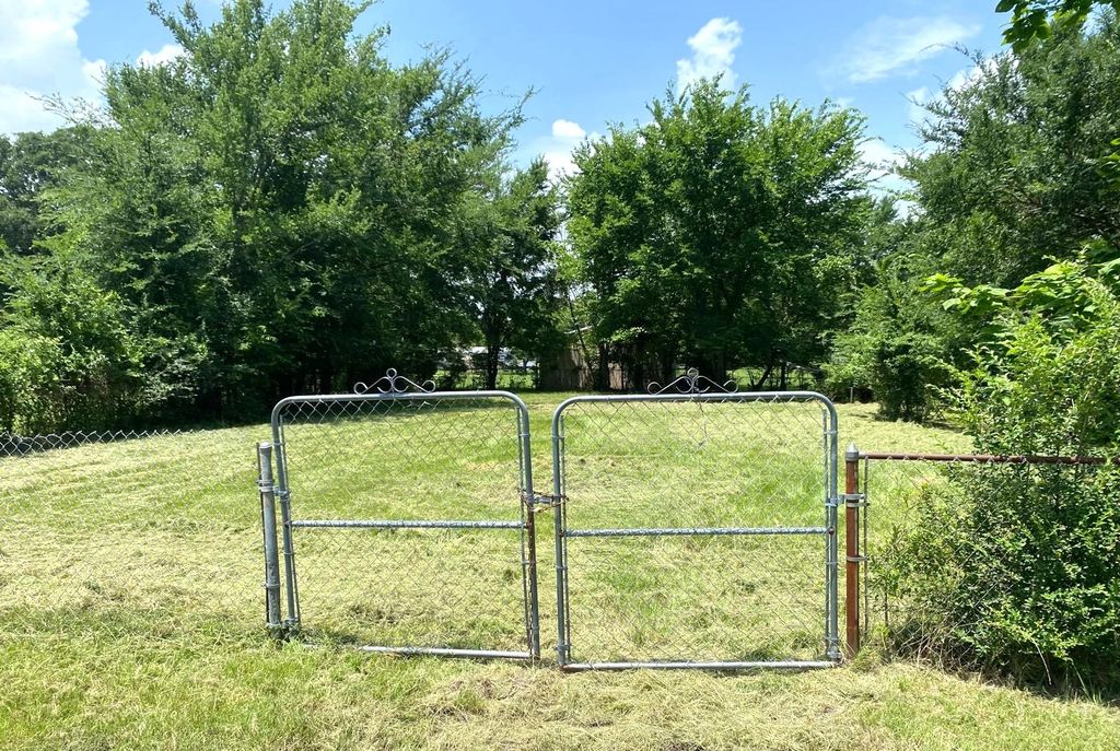 909 Redoak Drive, West Tawakoni, TX 75474