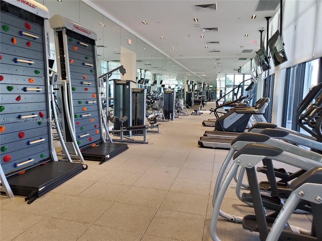 1600 NE 1st Ave 1801, Miami, FL 33132