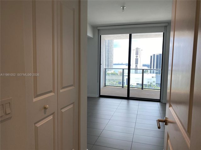 1600 NE 1st Ave 1801, Miami, FL 33132