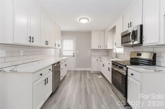 6726 Barrington Drive, Charlotte, NC 28215