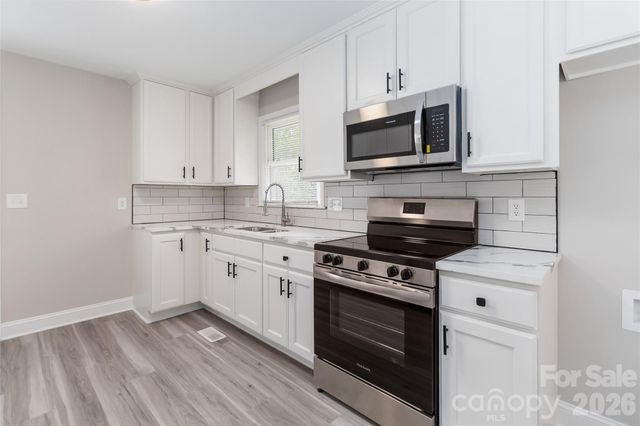 6726 Barrington Drive, Charlotte, NC 28215