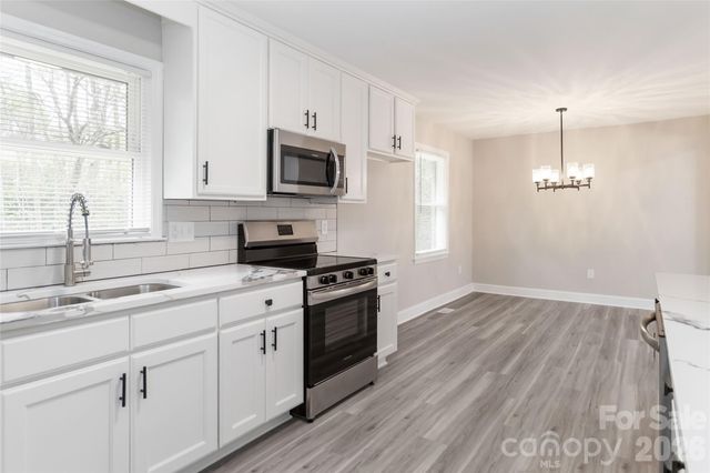 6726 Barrington Drive, Charlotte, NC 28215