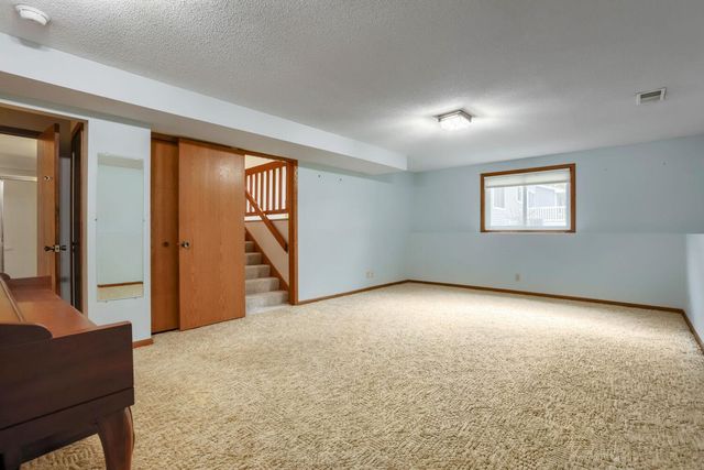 711 Cope Avenue W, Roseville, MN 55113