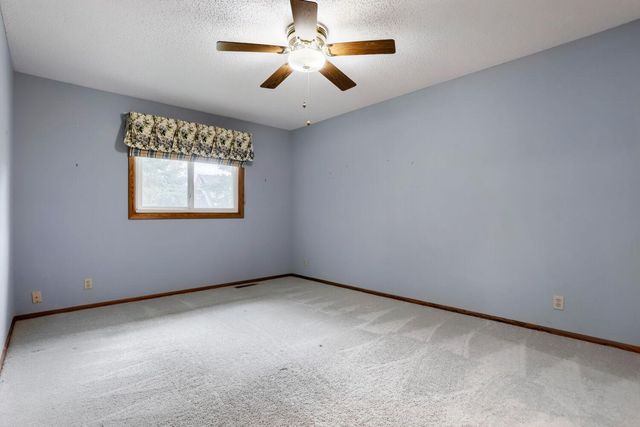 711 Cope Avenue W, Roseville, MN 55113
