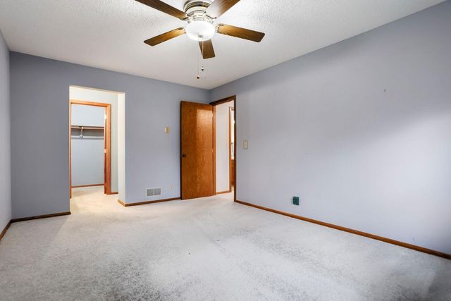 711 Cope Avenue W, Roseville, MN 55113