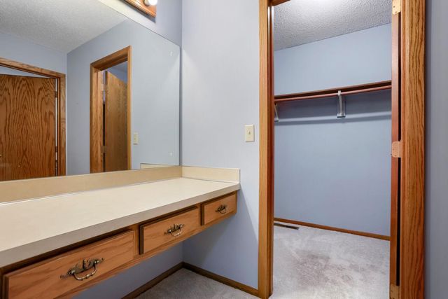 711 Cope Avenue W, Roseville, MN 55113