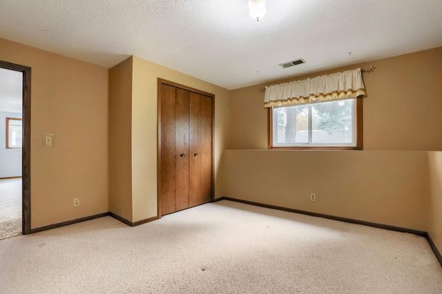 711 Cope Avenue W, Roseville, MN 55113
