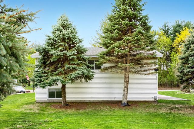 711 Cope Avenue W, Roseville, MN 55113