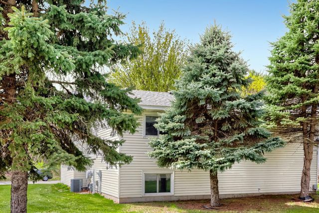 711 Cope Avenue W, Roseville, MN 55113