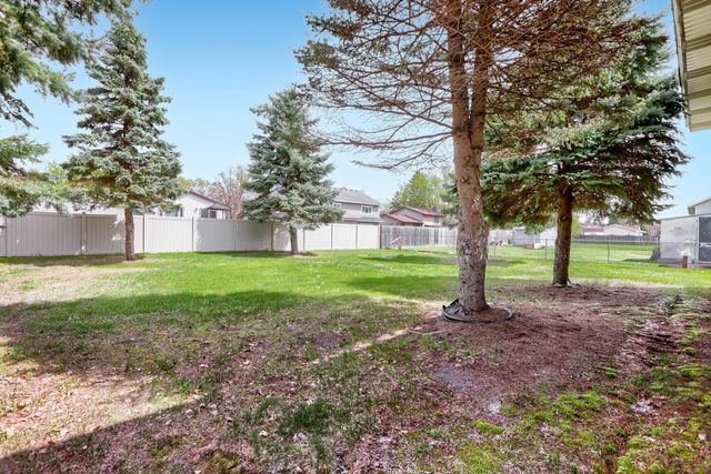 711 Cope Avenue W, Roseville, MN 55113