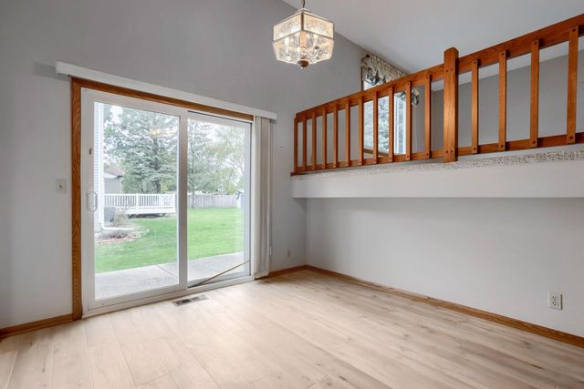 711 Cope Avenue W, Roseville, MN 55113