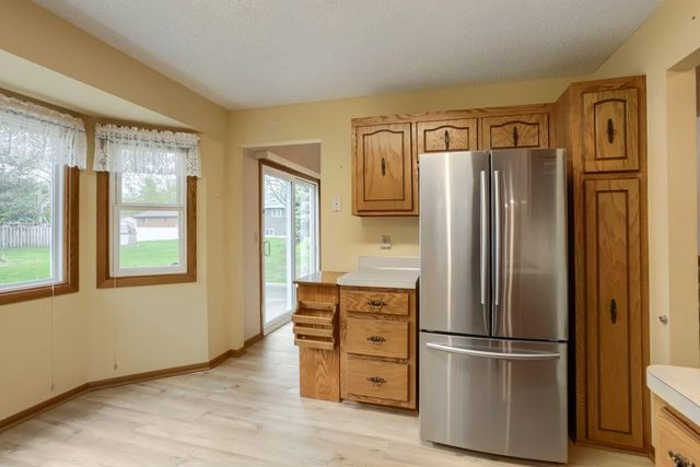 711 Cope Avenue W, Roseville, MN 55113