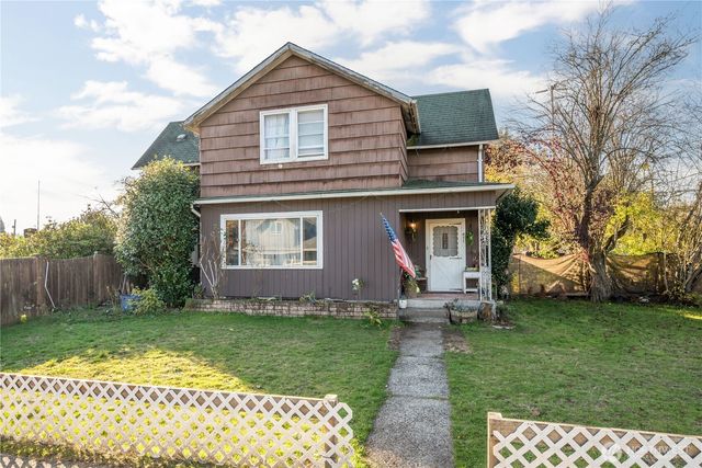 411 4th Avenue, Castle Rock, WA 98611