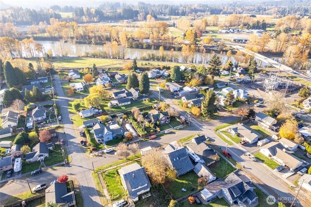 411 4th Avenue, Castle Rock, WA 98611