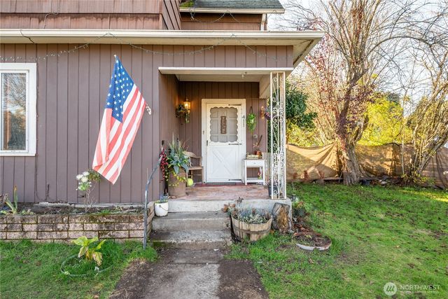 411 4th Avenue, Castle Rock, WA 98611