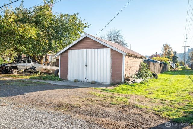 411 4th Avenue, Castle Rock, WA 98611