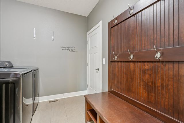 8202 Sky View Circle, West Des Moines, IA 50266