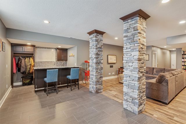 8202 Sky View Circle, West Des Moines, IA 50266