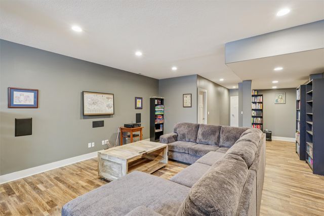 8202 Sky View Circle, West Des Moines, IA 50266