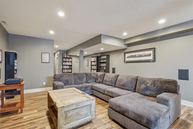 8202 Sky View Circle, West Des Moines, IA 50266