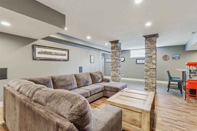 8202 Sky View Circle, West Des Moines, IA 50266