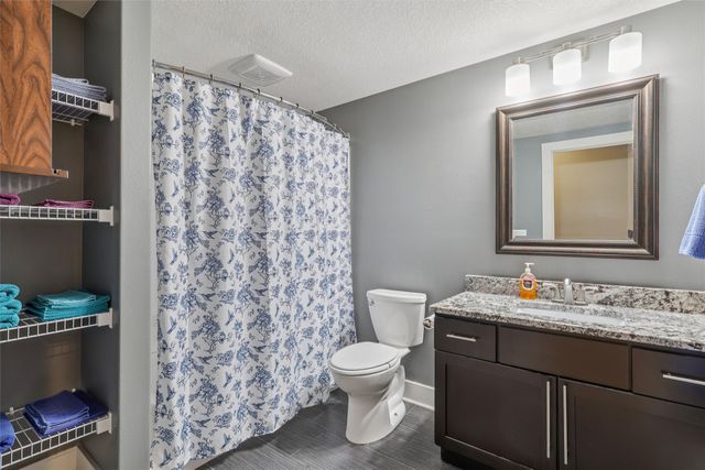 8202 Sky View Circle, West Des Moines, IA 50266