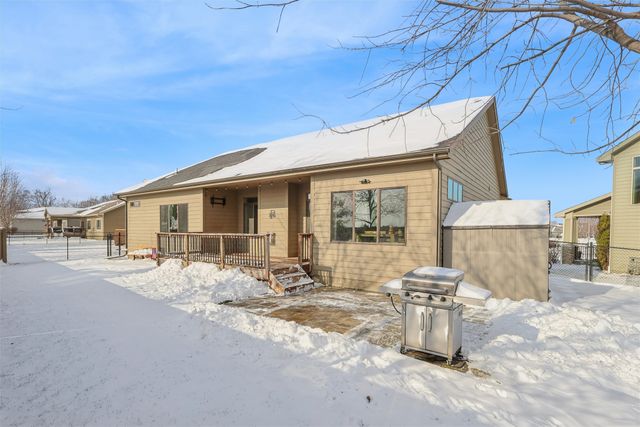 8202 Sky View Circle, West Des Moines, IA 50266