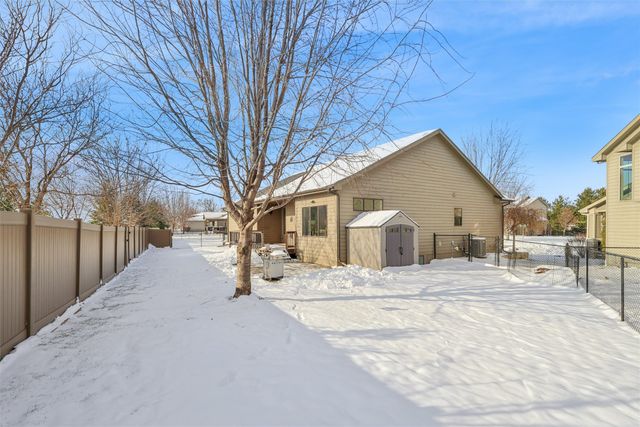 8202 Sky View Circle, West Des Moines, IA 50266