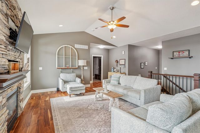 8202 Sky View Circle, West Des Moines, IA 50266