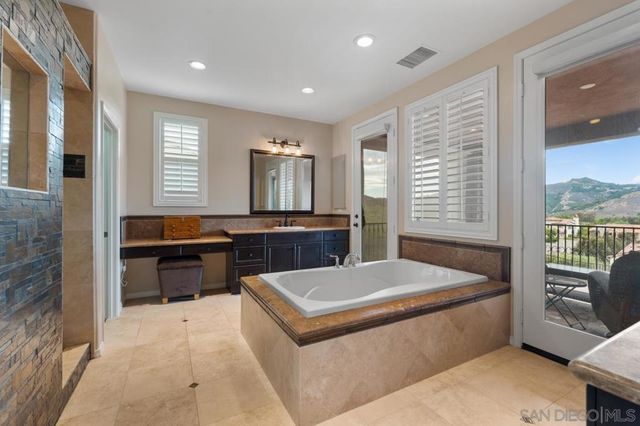 2713 Vistamonte, Escondido, CA 92027