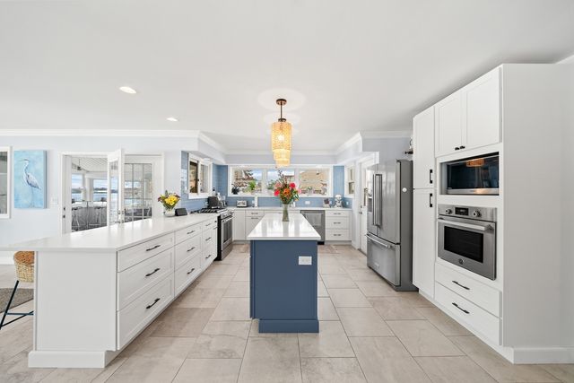 1260 Arrowhead Dr, Crossville, TN 38572