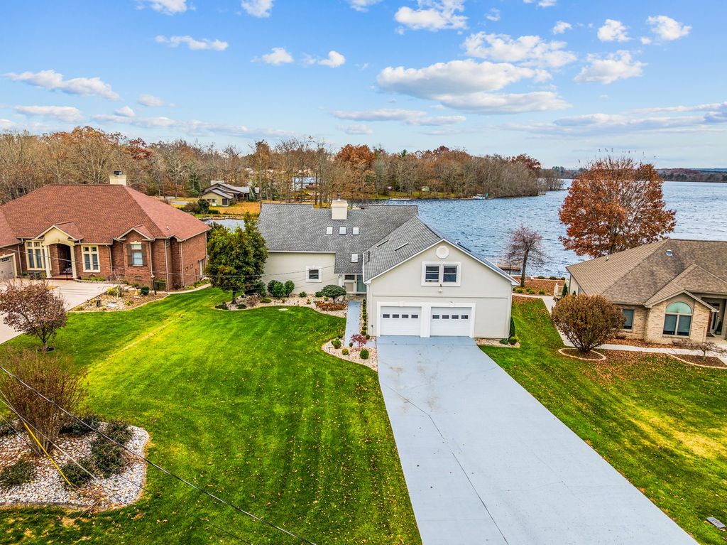 1260 Arrowhead Dr, Crossville, TN 38572