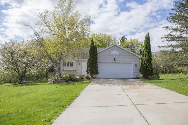 819 Spellman Street, Mount Horeb, WI 53572