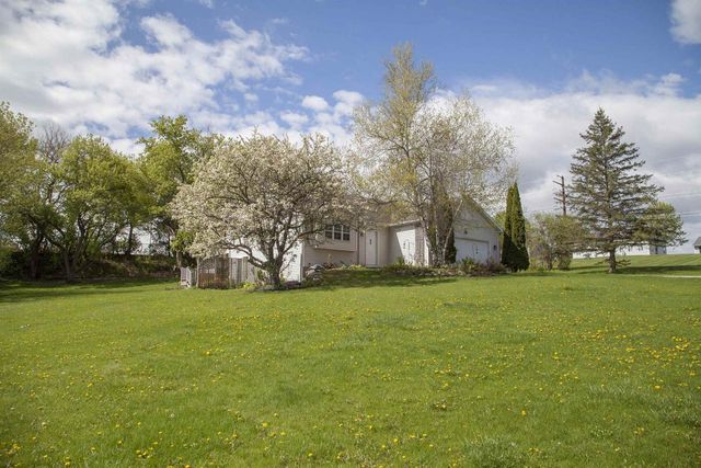 819 Spellman Street, Mount Horeb, WI 53572
