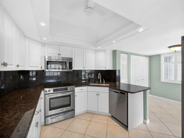 1660 Twelve Oaks Way 303, North Palm Beach, FL 33408