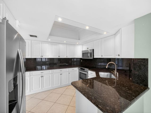 1660 Twelve Oaks Way 303, North Palm Beach, FL 33408