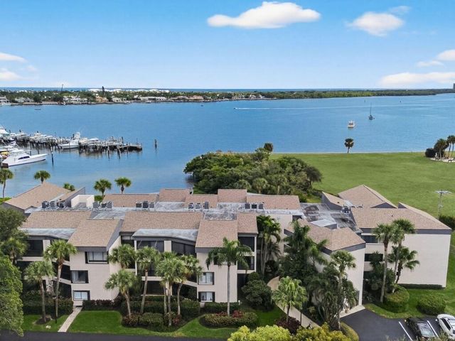 1660 Twelve Oaks Way 303, North Palm Beach, FL 33408