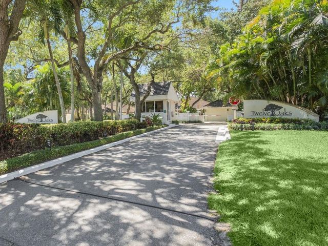 1660 Twelve Oaks Way 303, North Palm Beach, FL 33408