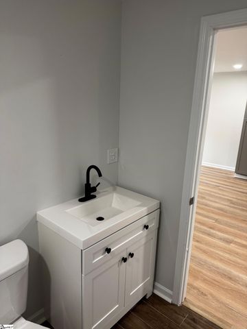 108 Oaklawn Drive, Laurens, SC 29360