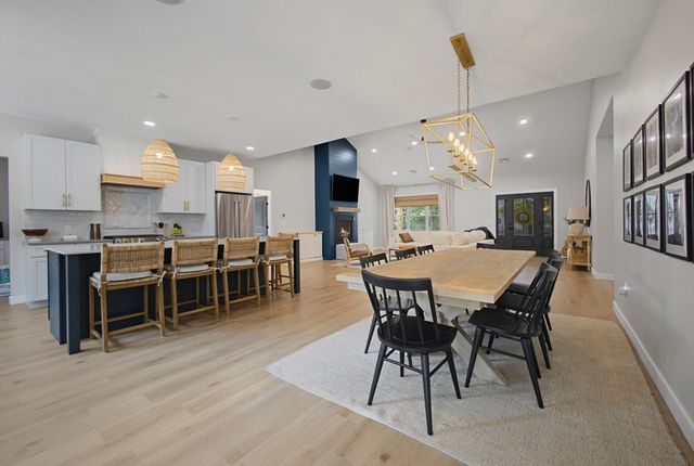 18 Willis Ave, Seekonk, MA 02771