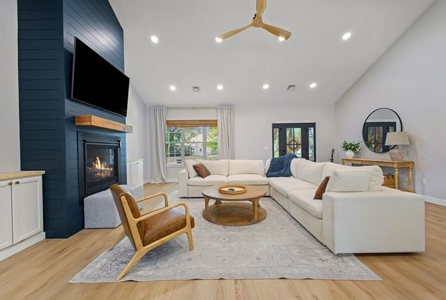 18 Willis Ave, Seekonk, MA 02771