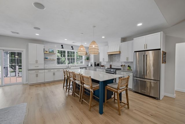 18 Willis Ave, Seekonk, MA 02771